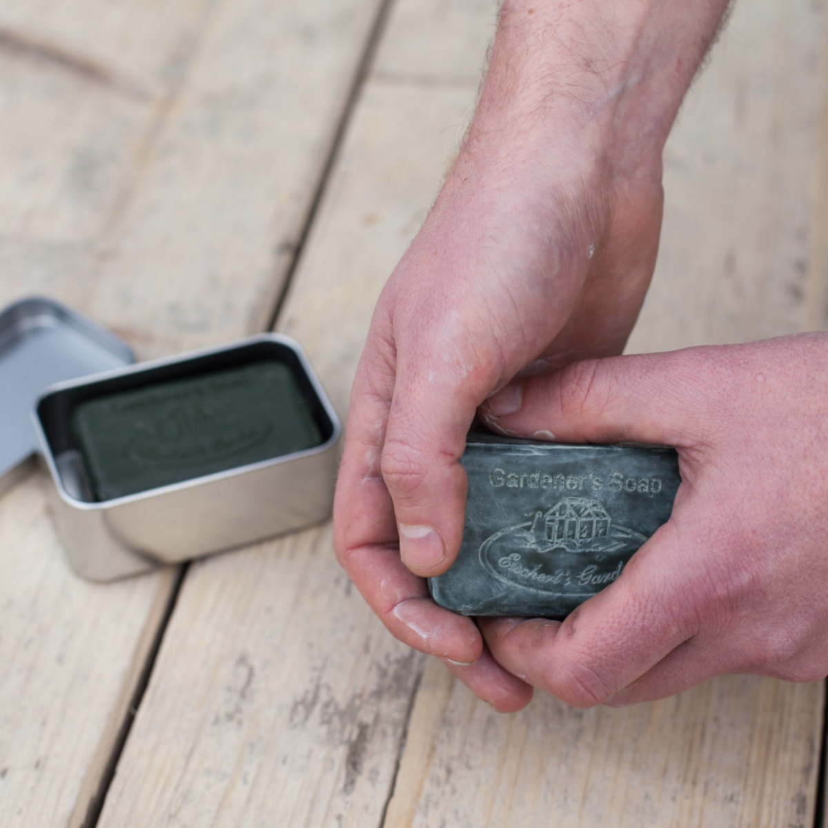 Esschert Design Gartenseife mit Bimsstein, Handseife in Blechdose