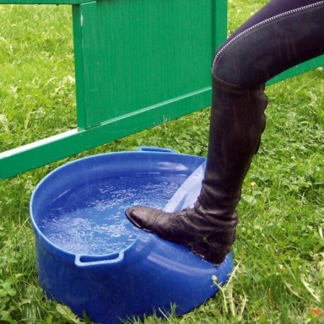 GEWA Flexi Wassertrog XXL, 50 Liter, mit Griff, flexibler Pferdetrog, Tränketrog, farblich sortiert